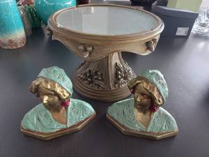 lot 116 image: Two Bookends And A Decorative Stand