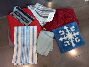 lot 135 image: Collection Of Linens