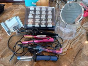 lot 138 image: Collection Of Hair And Beauty Items