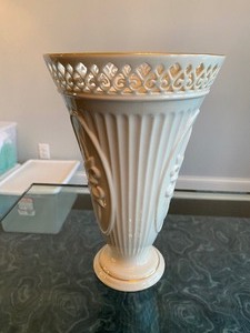 lot 402 image: Large Lenox Vase