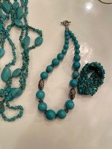 lot 409 image: 3 Turquoise Jewelry Pieces