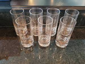 lot 26 image: Cocktail Glasses
