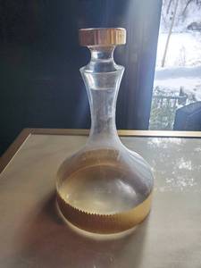 lot 32 image: Wine Decanter