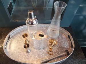 lot 37 image: Service Barware