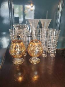 lot 38 image: Collection of Cocktail Glassware