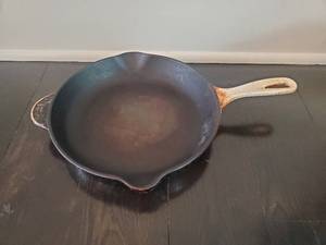 lot 44 image: Le Creuset Skillet - No. 26
