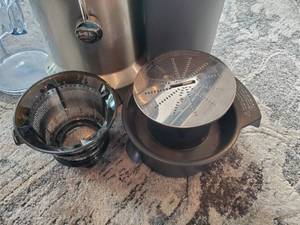 lot 50 image: Breville Food Juicer