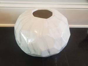 lot 51 image: Marbled Vase
