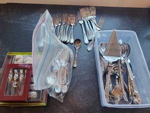 lot 64 image: Flatware