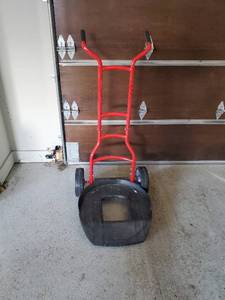 lot 82 image: Drum or Keg Dolly
