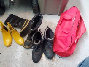 lot 90 image: Boots & Snowshoes