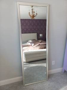 lot 100 image: Standing Wall Mirror