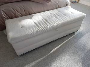 lot 102 image: Upholstered Storage Bench