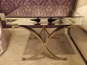 lot 107 image: Mirrored End Table