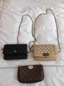 lot 119 image: Replica Purses