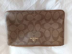 lot 120 image: Coach Clutch