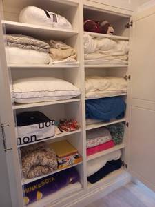 lot 149 image: Contents of Linen Closet