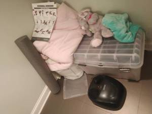 lot 321 image: Bedding & Foot Massager