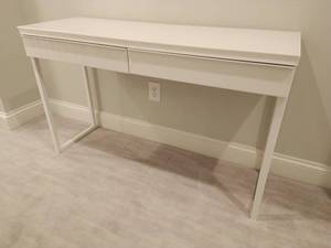 lot 327 image: Hallway Table