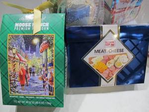 lot 93 image: NEW Ultimate Bundle #1 - 5 Different Gift Bundles featuring Meat, Treats and Popcorns