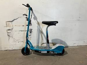 Razor E200S 200-Watt Teal Seated Electric Scooter
