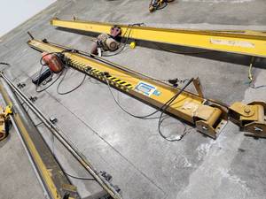 CM Lodestar Series 635 Trolley 1-Ton 13-hp 3-Phase Overhead Crane Chain Hoist with 16 1-Ton Beam