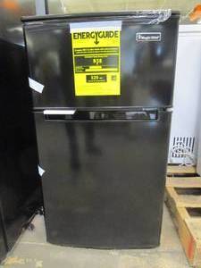 lot 502 image: Magic Chef 3.1 cu. ft. Mini Fridge in Black (NEW CONDITION)