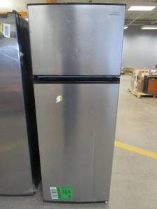 lot 508 image: Vissani 7.1 cu. ft. Top Freezer Refrigerator in Stainless Steel Look (DENT ON DOOR FRONT)