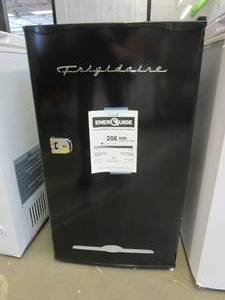 lot 521 image: Frigidaire 3.2 cu. ft. Retro Mini Fridge in Black (NICE CONDITION)