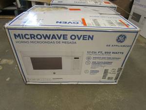 lot 538 image: GE 1.1 cu. ft. Countertop Microwave in White (OPEN BOX)