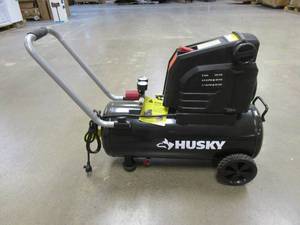 lot 604 image: Husky 8G 150 PSI Hotdog Air Compressor (NICE CONDITION)