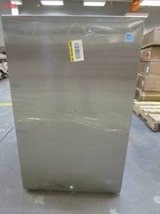 lot 611 image: Vissani 4.4 cu. ft. Freestanding Outdoor Refrigerator in Stainless Steel (DENTED ON CORNER OF THE DOOR AT THE TOP AND SIDE PANEL)