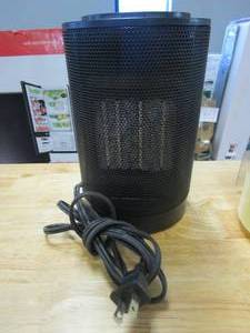 lot 697 image: Vivohome 1200-Watt Electric Ceramic Space Heater with Fan, Thermostat and Auto Oscillating in Black (OUT OF BOX)