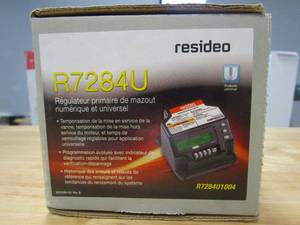 lot 699 image: Resideo Oil Primary Control (OPEN BOX)