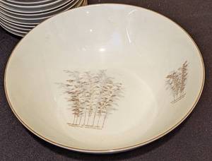 lot 76 image: Fukagawa Gold Bamboo Dish Set