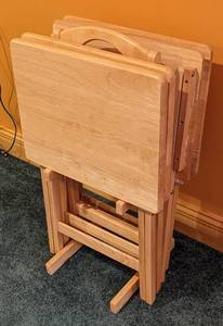 lot 70 image: Blonde Wood TV Tray Set