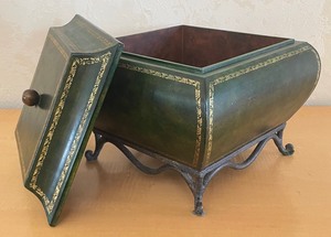 lot 25 image: Delightful Decorative Green Lidded Box with Metal Base
