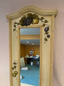 lot 131 image: Ornate Grape Vine Themed Wall Mount Mirror