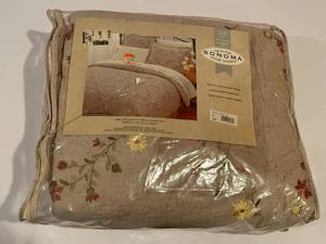 lot 136 image: Sanoma Hand Crafted Quilt Full Queen 86 x 86