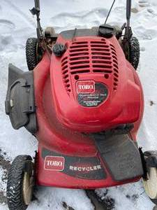 lot 150 image: Toro 22 Inch Recycler Lawn Mower