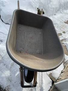 lot 151 image: Tru Temper Wheel Barrow
