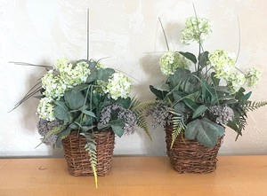 lot 110 image: 4 Pretty Faux Plants