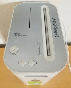lot 113 image: Royal Personal Cross Cut Paper Shredder