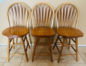 lot 124 image: 3 Swivel Barstools
