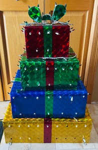 lot 160 image: Stackable Christmas Decor