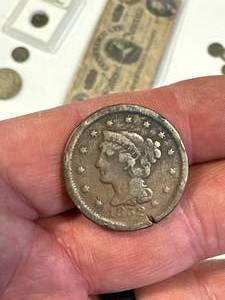 lot 10 image: 1852 One Cent Piece