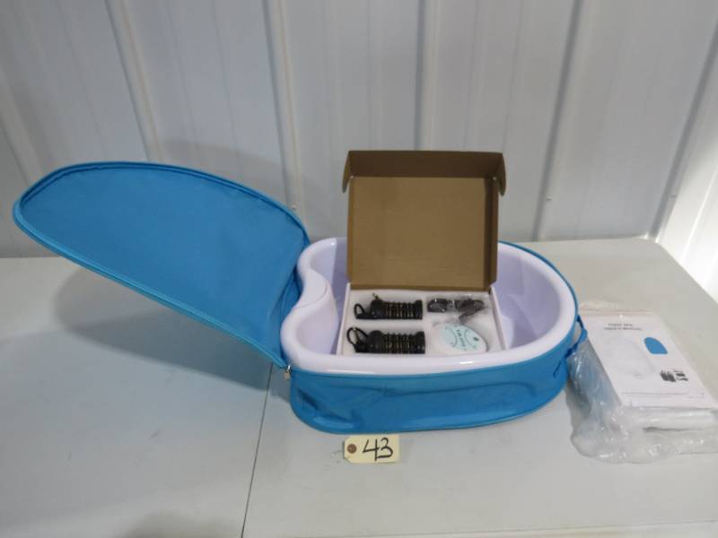 lot 92 image: Foot Bath With Sea Salt Packs and Bath Balls