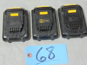 lot 68 image: 3 Pack DEWALT DCB201 20V MAX 1.5 Ah Lithium-Ion Battery All fully charged