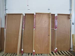 lot 97 image: 5 Pack Lot - Damaged Jeld-Wen 32x80 Interior Doors