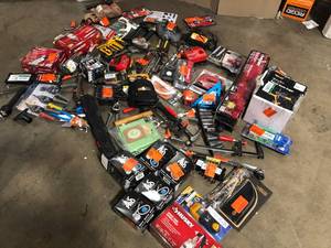 lot 31 image: Mix Lot of Small tools, Review all pictures, Customer returns